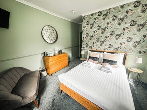 Tweepersoonskamer | Een bureau, een strijkplank/strijkijzer, gratis wifi, beddengoed