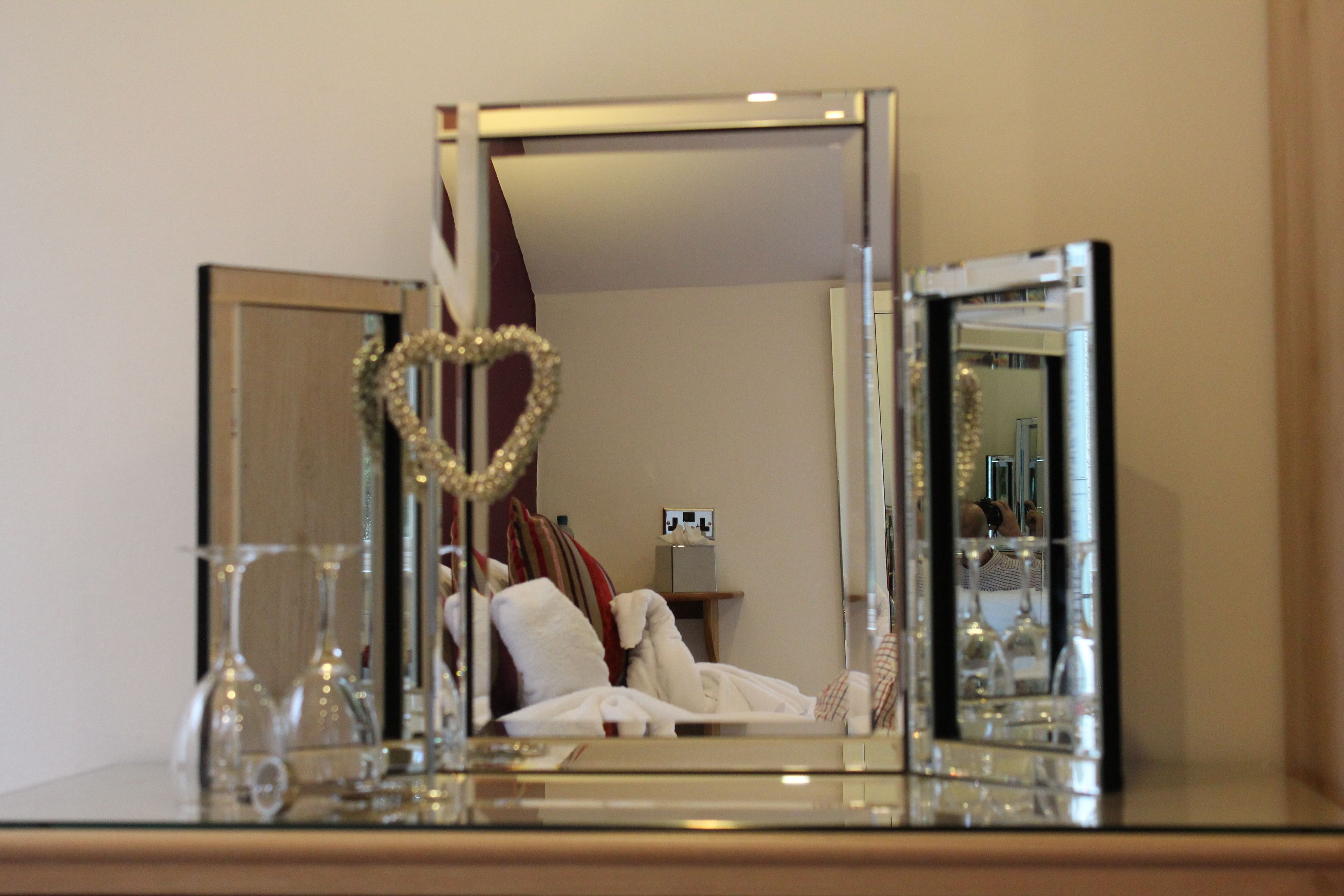 Roupas de cama premium, cofres nos quartos, individualmente decorados