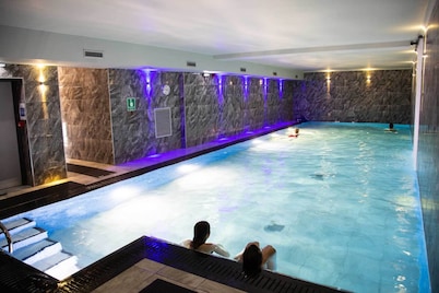 St John's Lodge (incl off-site health club)