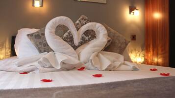 Habitación doble | Ropa de cama de alta calidad y caja de seguridad en la habitación