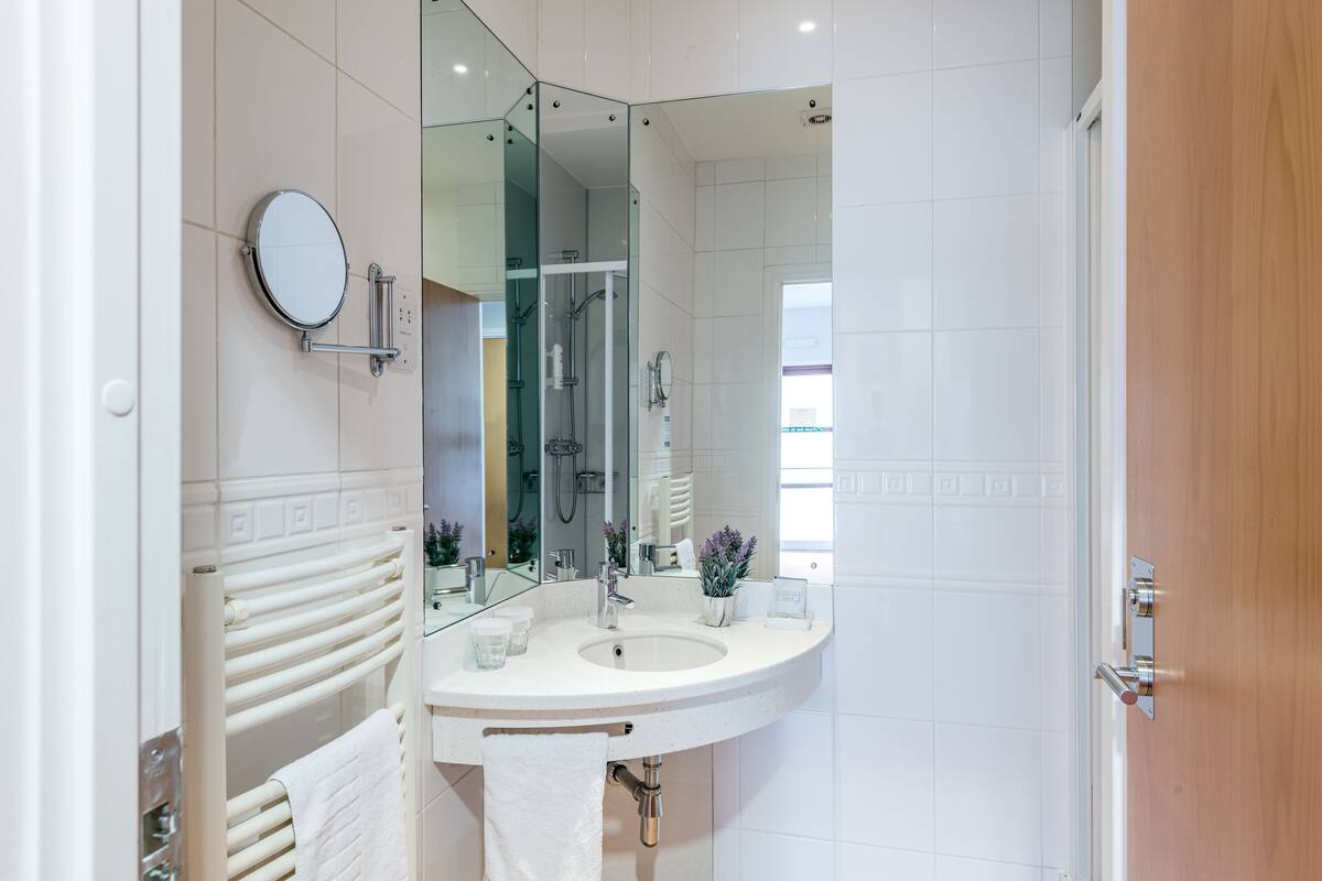 apartment, private bathroom | bathroom