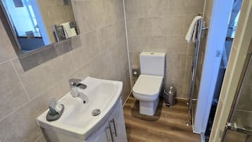 Kamar Double Standar, ensuite | Kamar mandi