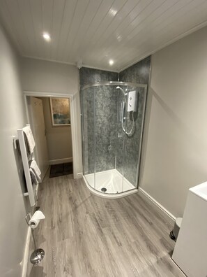 Chambre avec lits jumeaux, salle de bains attenante (Pet Friendly) | Salle de bain