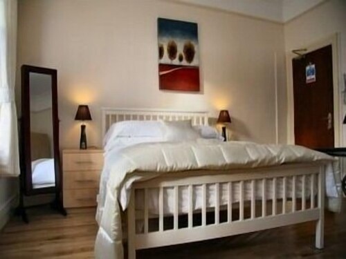 Ullet Suites - Guest House