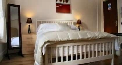 Ullet Suites - Guest House