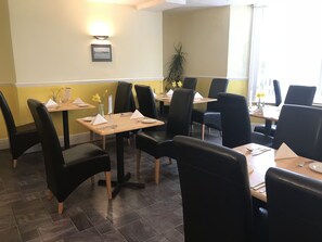 Breakfast area - Kempfield House Hotel (Brighton)