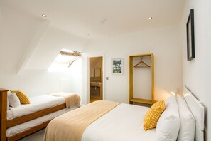 Dreibettzimmer, mit Bad (Shower)