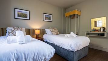 Twin Room, Ensuite | Premium bedding, individually decorated, individually furnished, desk