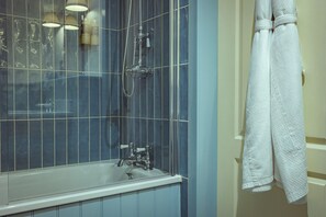 Bathroom - The Pierhouse Hotel (Appin)