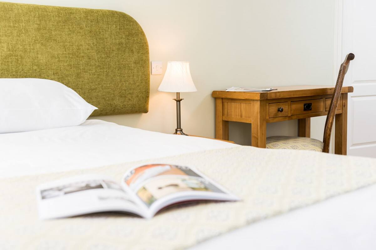 superior twin room | 1 bedroom, individually decorated, individually furnished, desk