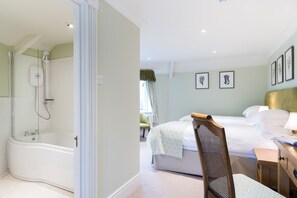 Superior Twin Room | Bathroom | Free toiletries, hair dryer, towels - The Swan at Hay Hotel (Hereford)
