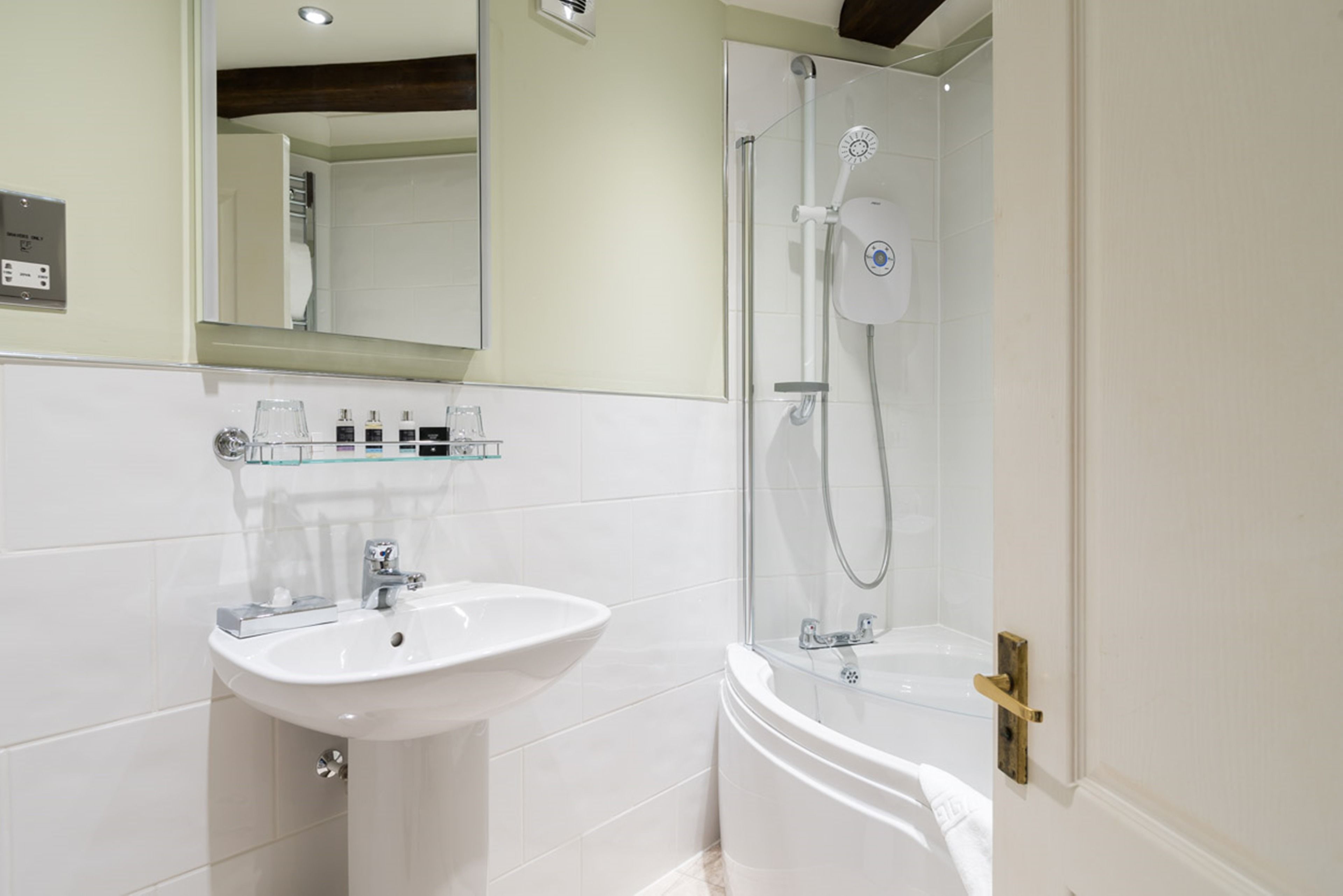 superior double room | bathroom | free toiletries, hair dryer, towels