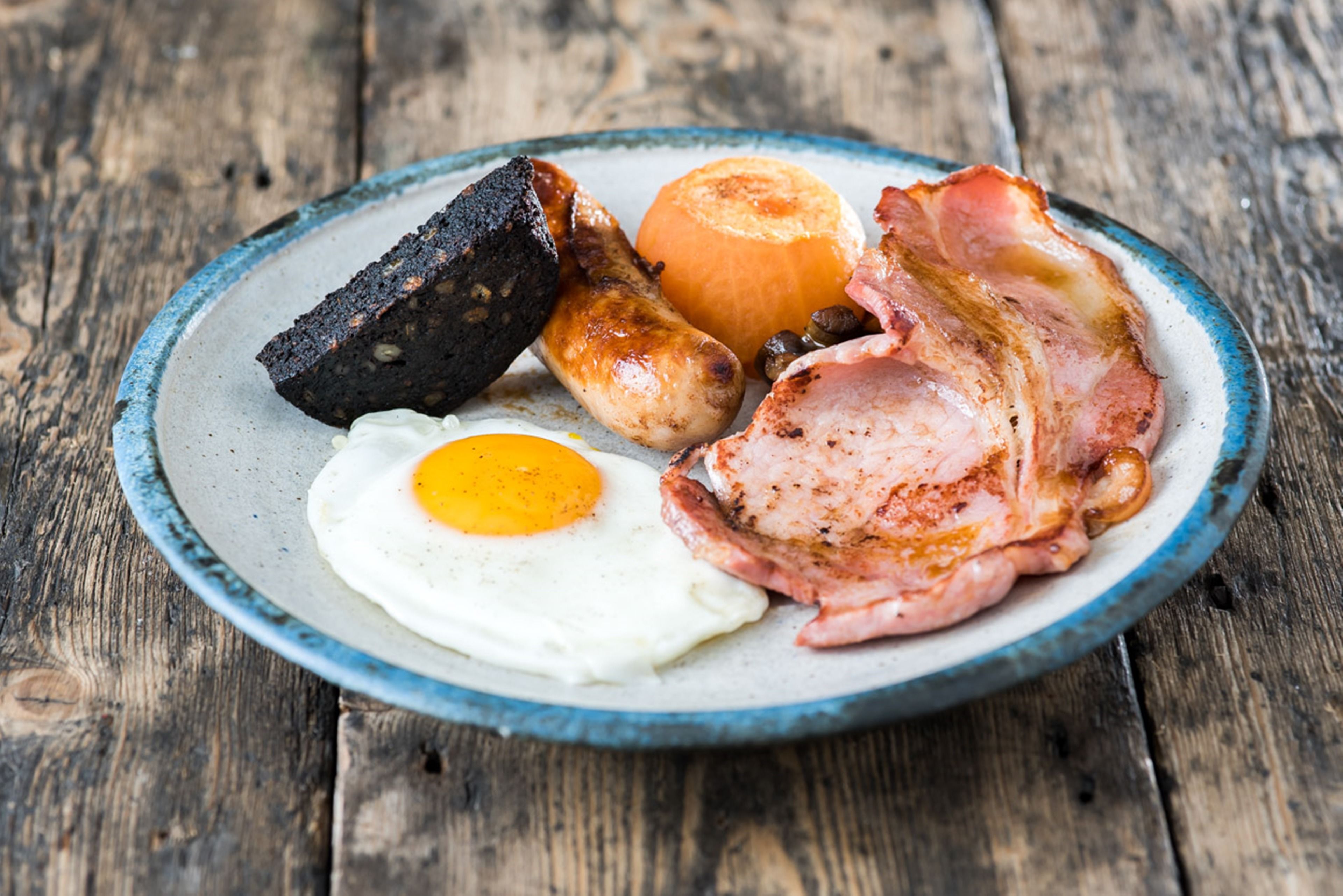 daily full breakfast (gbp 15.00 per person)