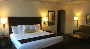 Suíte standard, 1 cama King (King Junior Suite) | Roupas de cama antialérgicas, individualmente decorados