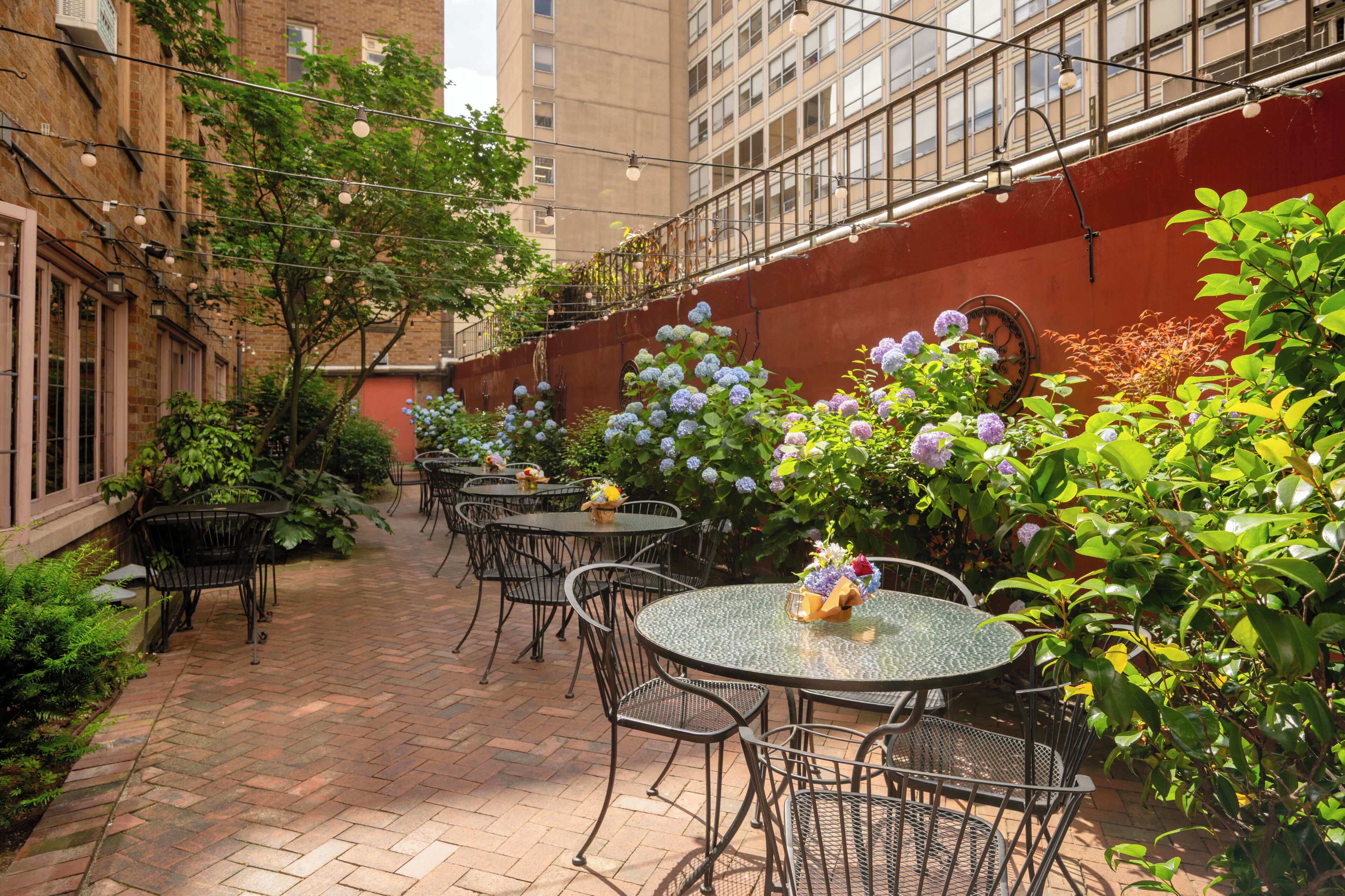 屋外ダイニングエリア