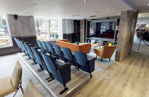 Breakfast, lunch, dinner served; international cuisine - Village Hotel Hull (Hull)