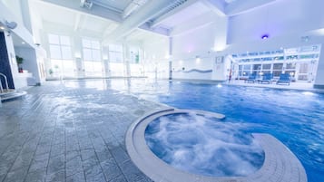 Indoor pool, pool loungers