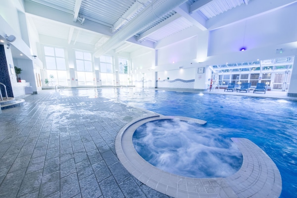 Indoor pool, sun loungers