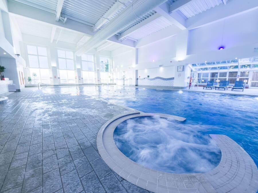 Innenpool, Liegestühle