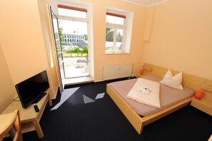 Double Room | Desk, iron/ironing board, free cribs/infant beds, rollaway beds