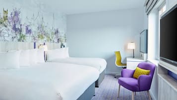 Roupas de cama antialérgicas, cofres nos quartos, escrivaninha