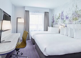 Standard Triple | Hypo-allergenic bedding, in-room safe, desk, iron/ironing board