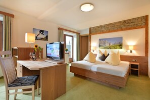 Premium bedding, in-room safe, WiFi, bed sheets - Hotel Reitlwirt (Brixen im Thale)