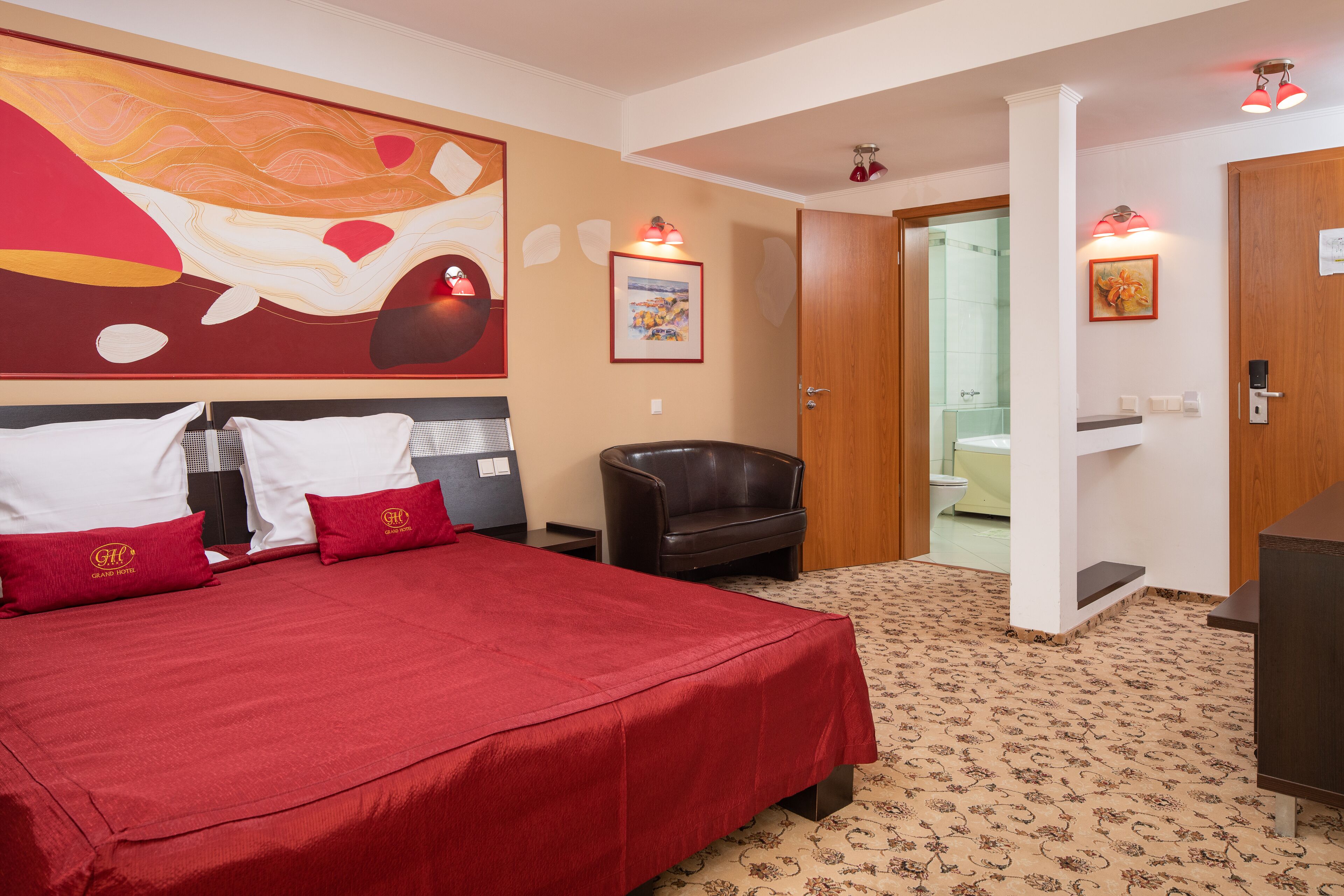 executive room, balcony | egyptian cotton sheets, in-room safe, individually decorated
