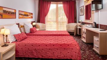 Quarto casal superior, sacada | Roupas de cama de algodão egípcio, cofres nos quartos