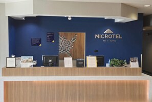 Lobby - Microtel Inn & Suites by Wyndham Council Bluffs/Omaha (Council Bluffs)