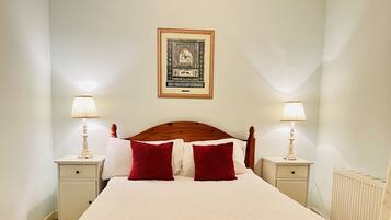 Comfort Room, Ensuite, Garden View