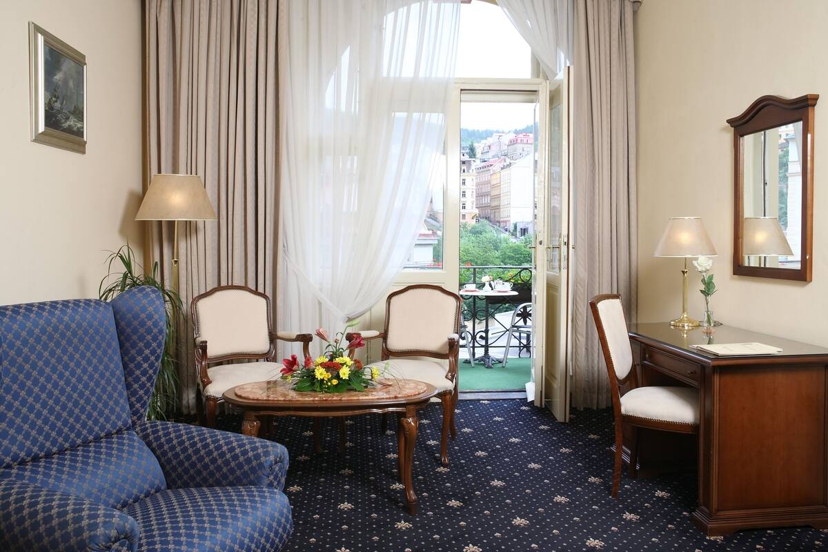 40-inch smart tv with satellite channels, tv