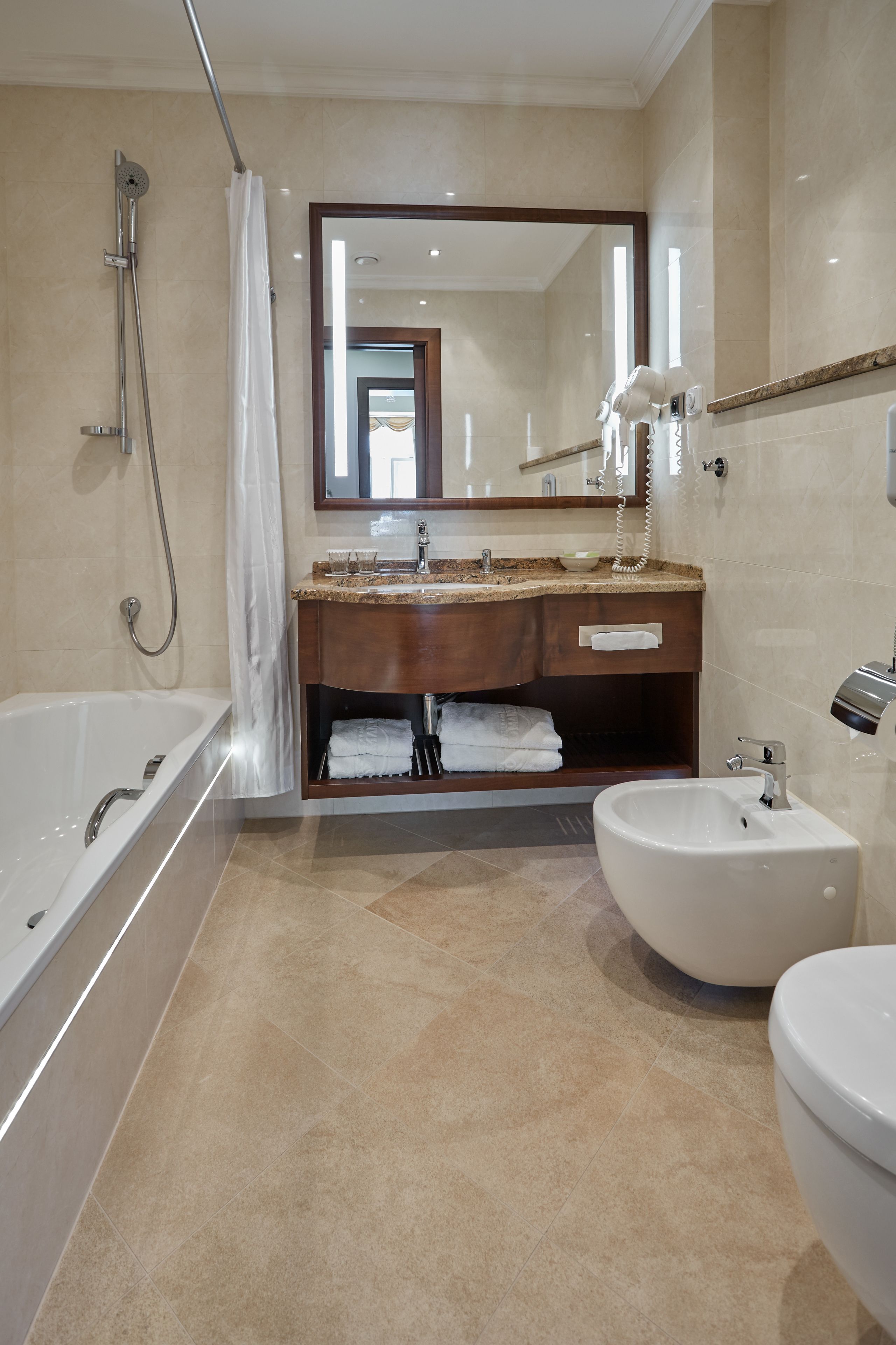 Photo - Hotel Romance