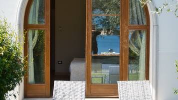 Deluxe Double - Lake view