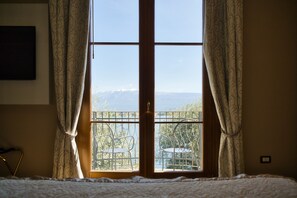 Junior Suite - Lake view with double balcony | Ausblick vom Zimmer