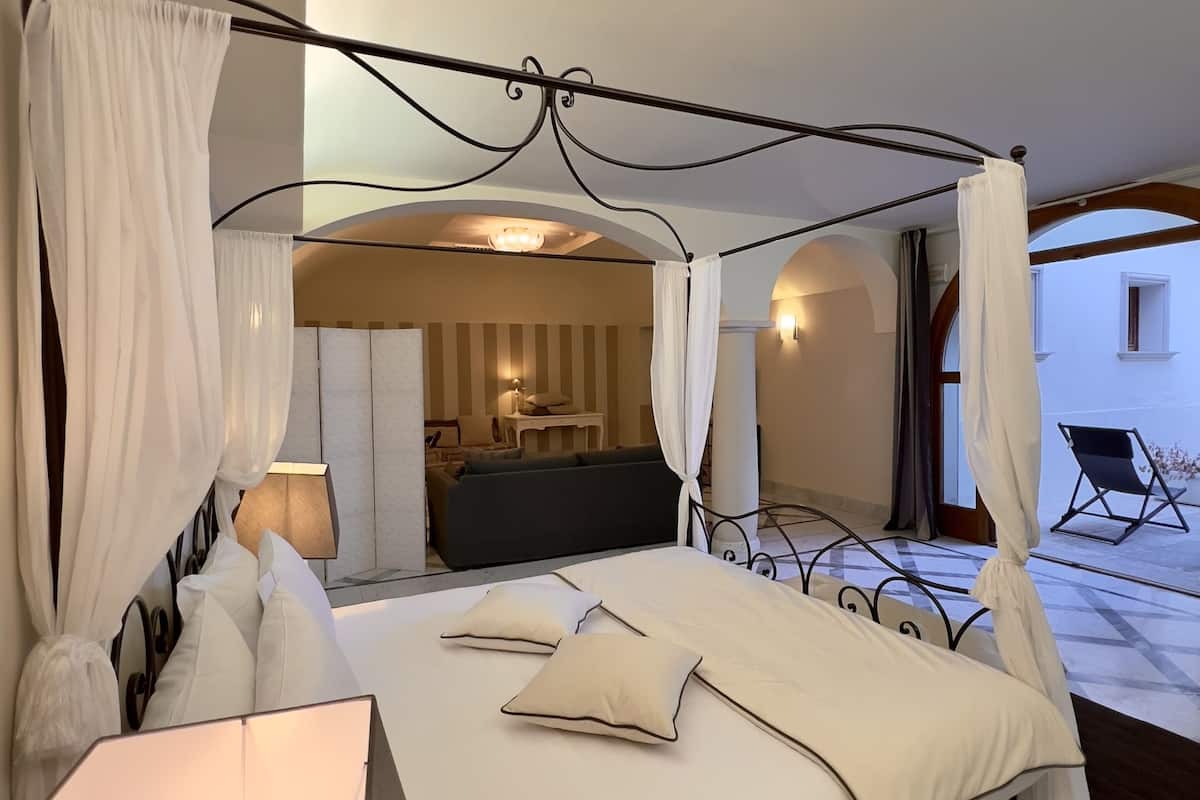 family room | 1 bedroom, premium bedding, minibar, in-room safe