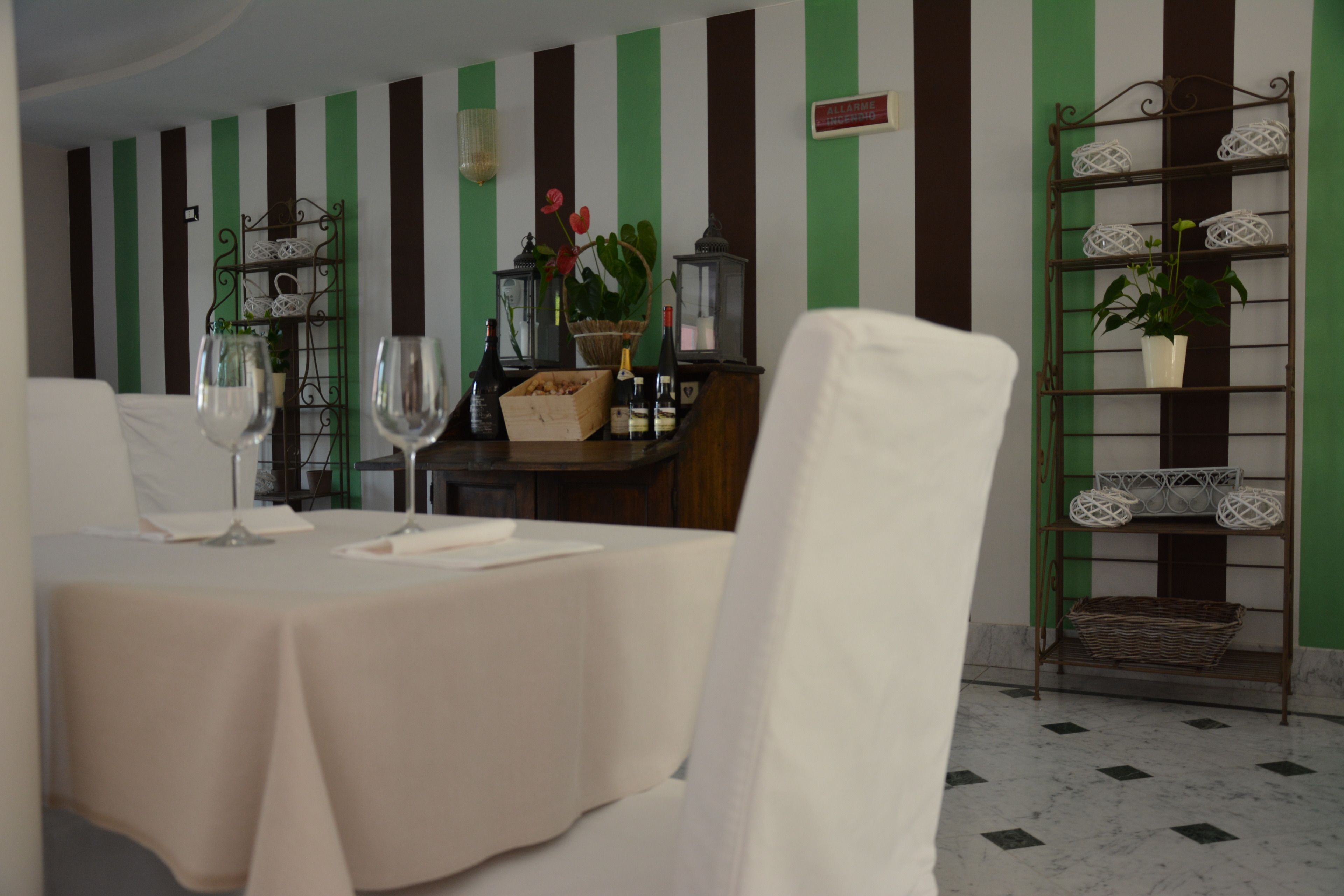 breakfast, dinner served; italian cuisine, beach views