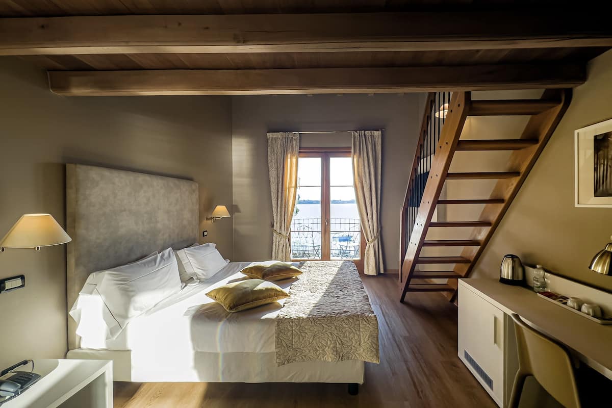 two levels family room - lake view | 1 bedroom, premium bedding, minibar, in-room safe