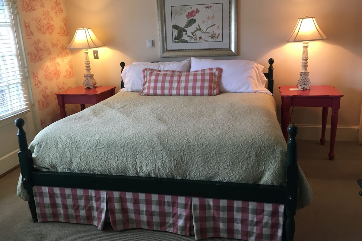 1 habitación, decoración personalizada y muebles diferentes