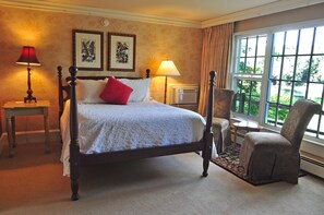 Standard Room, 1 King Bed, River View (No Pets Allowed)