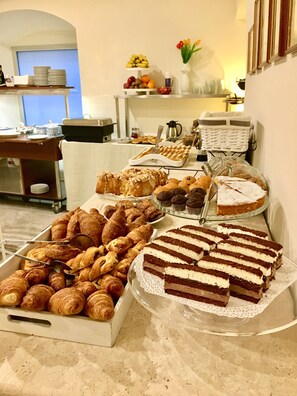 Free buffet breakfast - Hotel Palazzo Pischedda (Bosa)