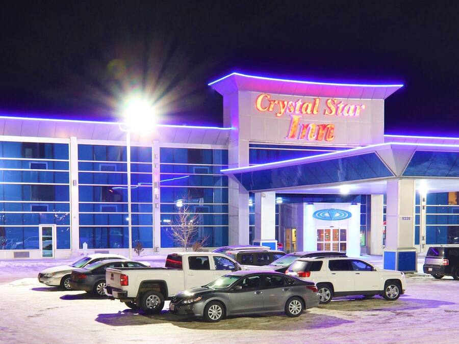 Fachada de la propiedad por la tarde o noche