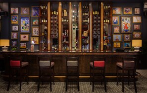 2 bares o lounges, bar de cocteles 