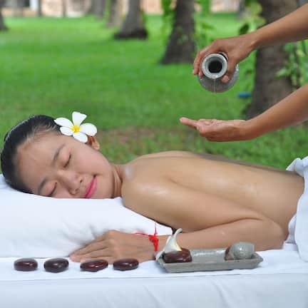 Couples treatment rooms, body treatments, aromatherapy