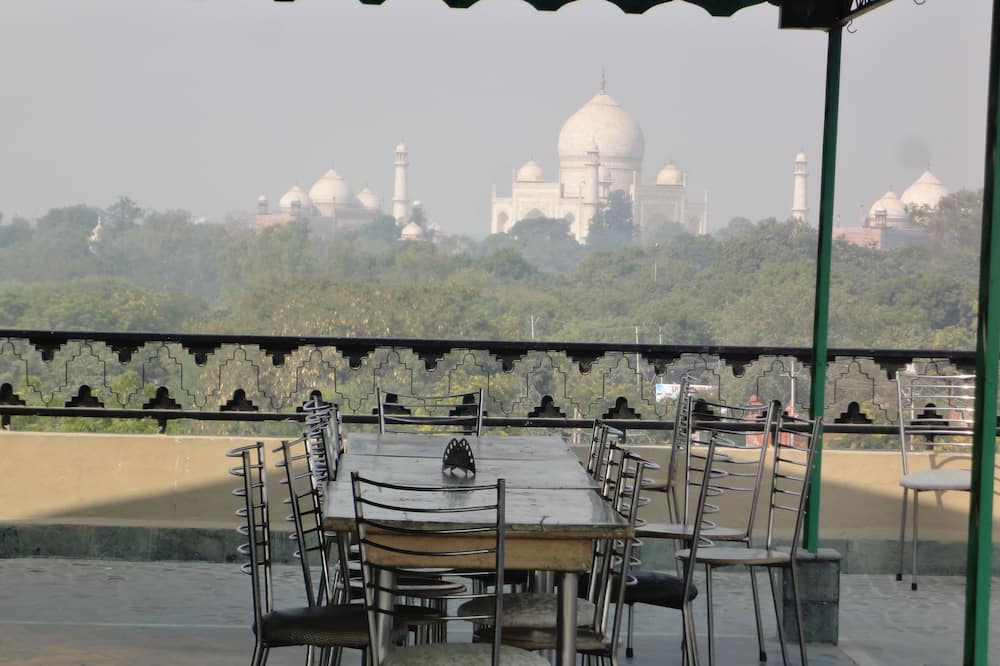 Hotel Taj Plaza