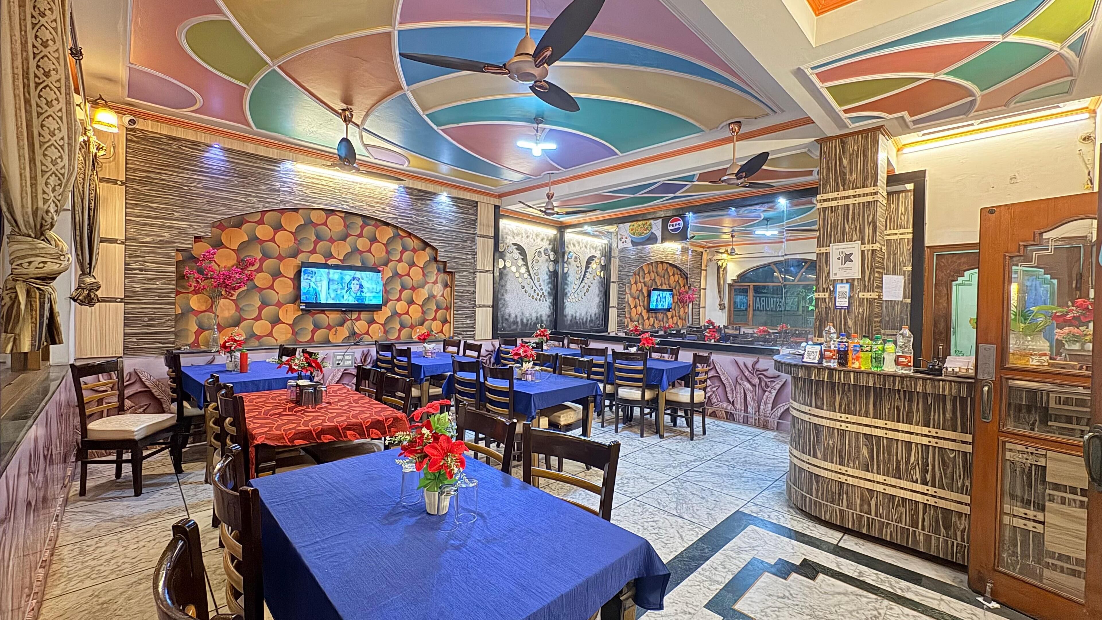 2 restaurants, breakfast served