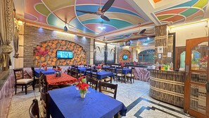 2 間餐廳，供應早餐