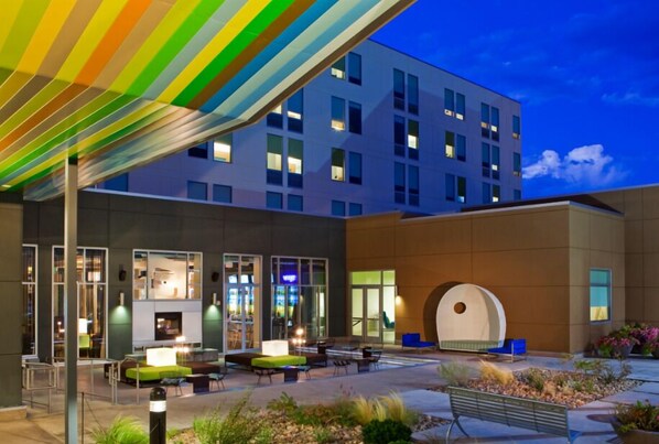 BBQ/picnic area - Aloft Broomfield Denver (Broomfield)