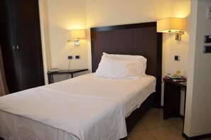 Minibar, coffres-forts dans les chambres, bureau, chambres insonorisées