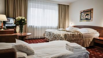 Family Room | Hypo-allergenic bedding, in-room safe, individually decorated